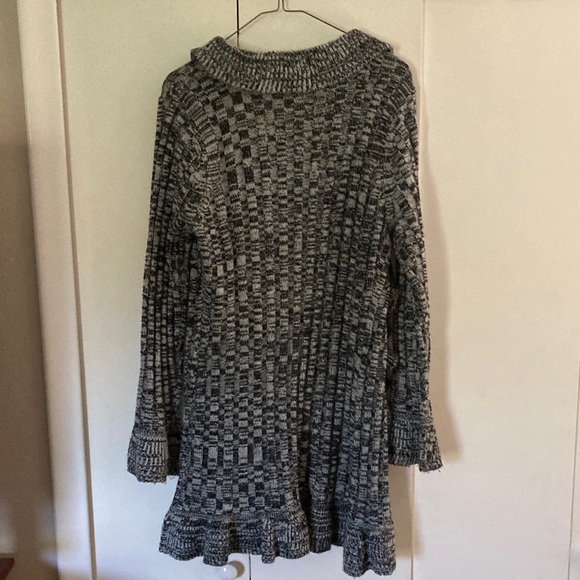 Elegant Black and Gray Ruffle Cardigan - Picture 3 of 4